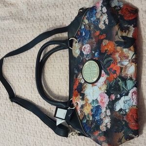 NWT Floral bag by Bueno Collection.